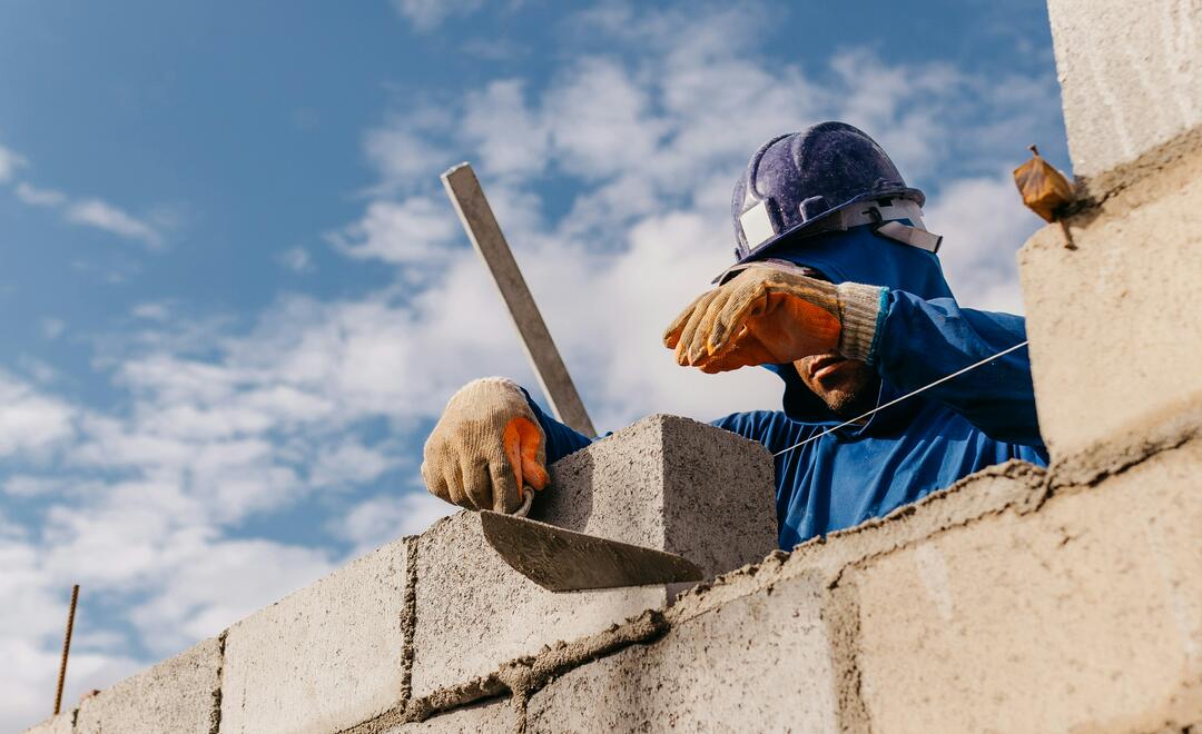 Maurer bei der Arbeit