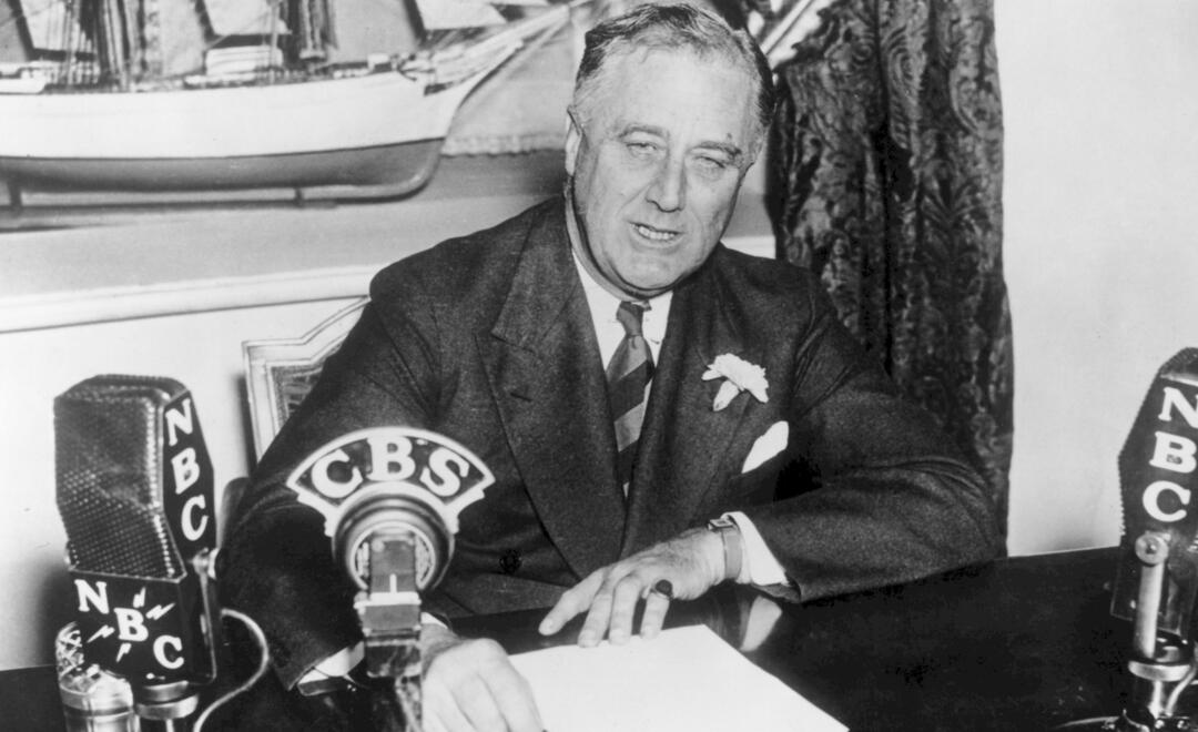 Franklin D. Roosevelt nach seiner Wiederwahl 1936 in seinem Arbeitszimmer im Weißen Haus in Washington.