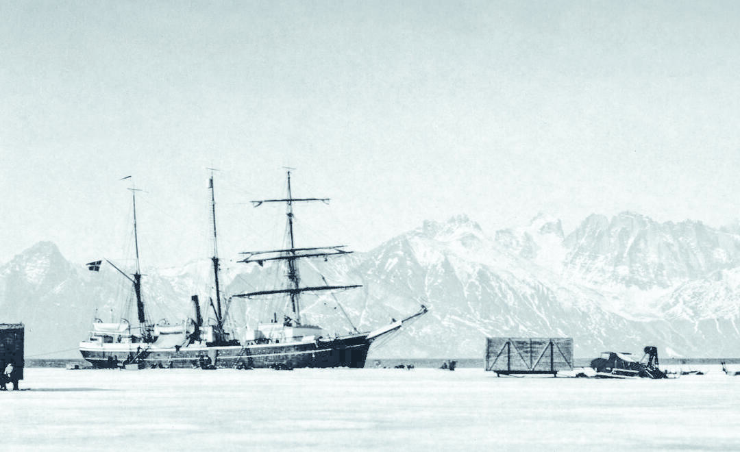 Grönlandexpedition (Foto: gemeinfrei/Loewe, Fritz; Georgi, Johannes; Sorge, Ernst; Wegener, Alfred Lothar, [Wegener Expedition-1930 020](https://commons.wikimedia.org/wiki/File:Wegener_Expedition-1930_020.jpg)